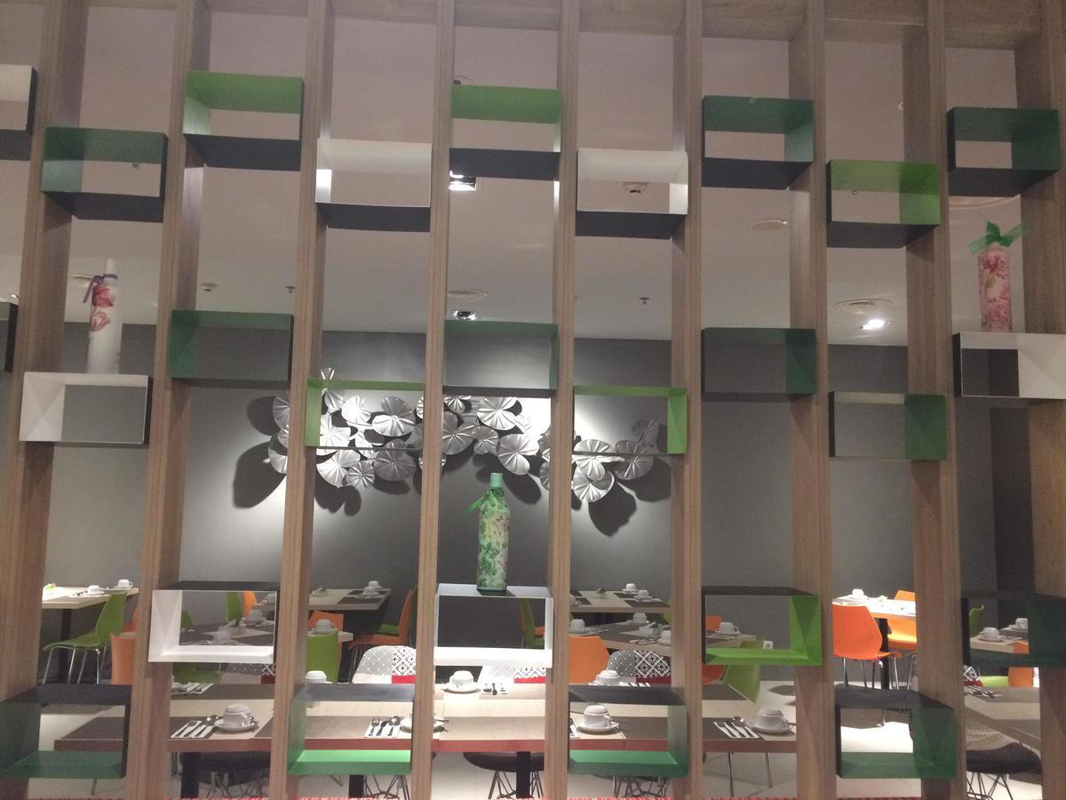 Khas Gresik Hotell Eksteriør bilde